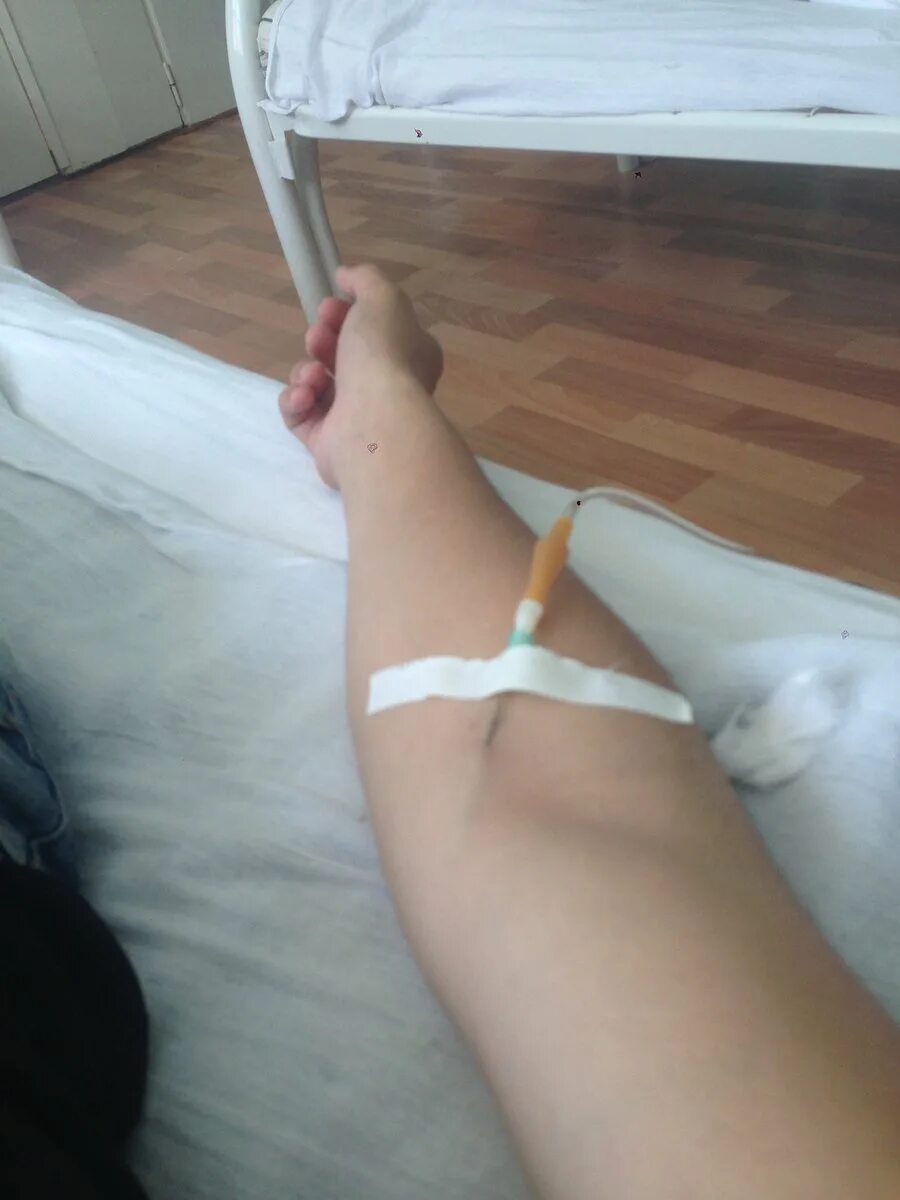 Капельница фото больница девушка без лица Фото женской руки с капельницей в больнице - Картинка рука с капельницей. gostop