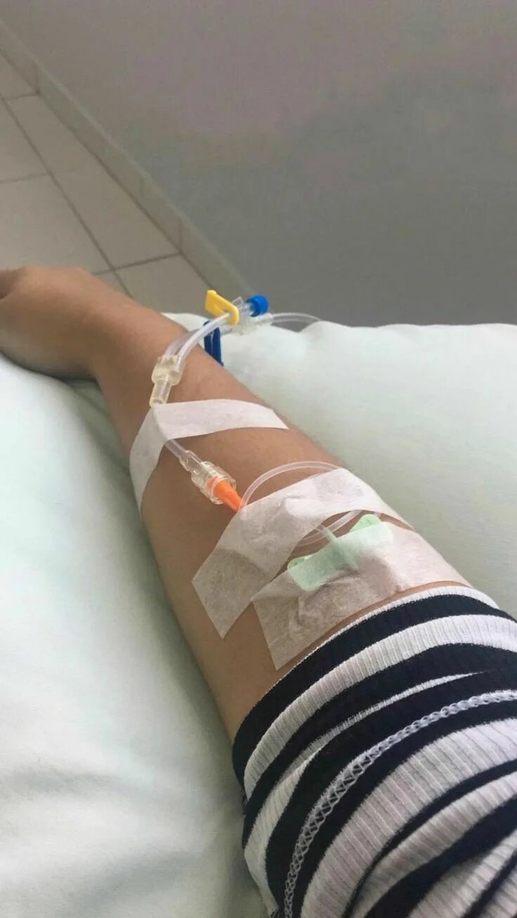 Капельница фото больница девушка без лица Pin de Iara Mello em meu em 2022 Fotos de baladas, Fotos de enfermagem, Fotos
