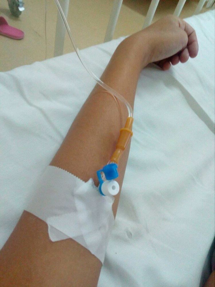 Капельница на руке фото девушки в больнице Больница Infermieristica, Citazioni divertenti, Ospedale