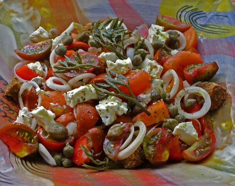Каперсы салаты рецепты с фото Adapted from Mediterranean Hot and Spicy (Broadway Books) Horiatiki, that has in
