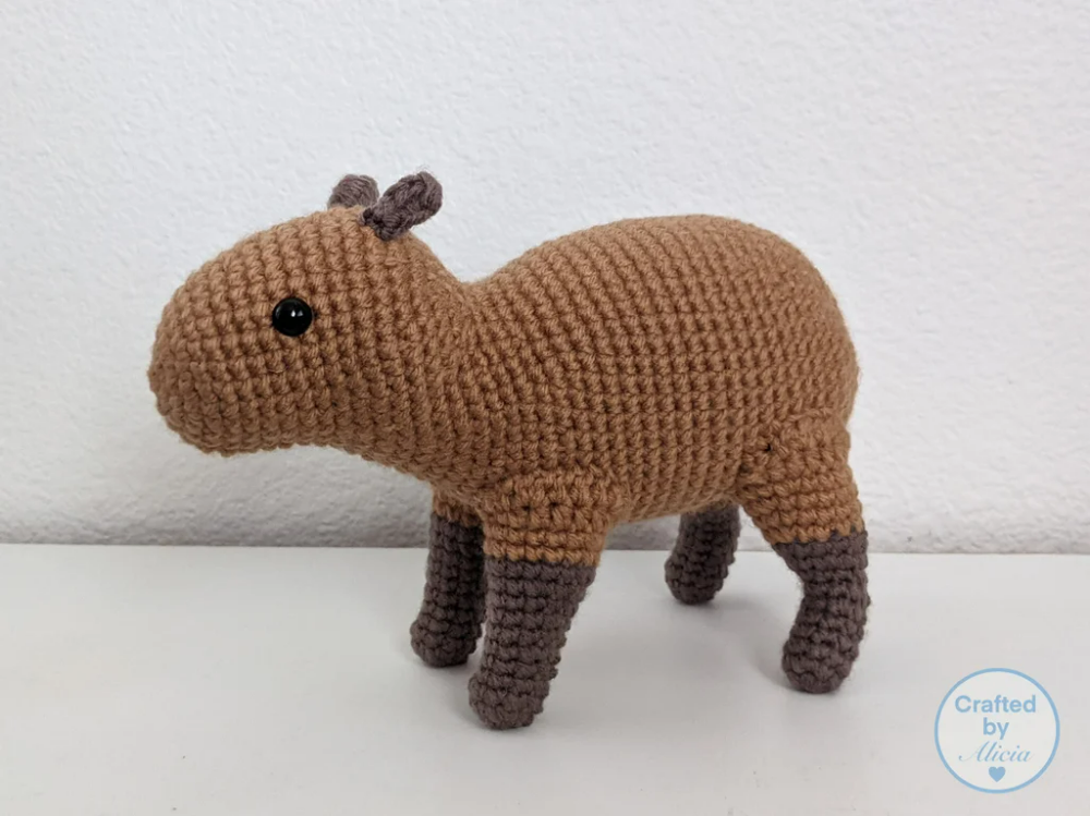 Капибара схема крючок амигуруми Made a little capybara! : Amigurumi in 2022 Capybara, Gnome patterns, Crochet