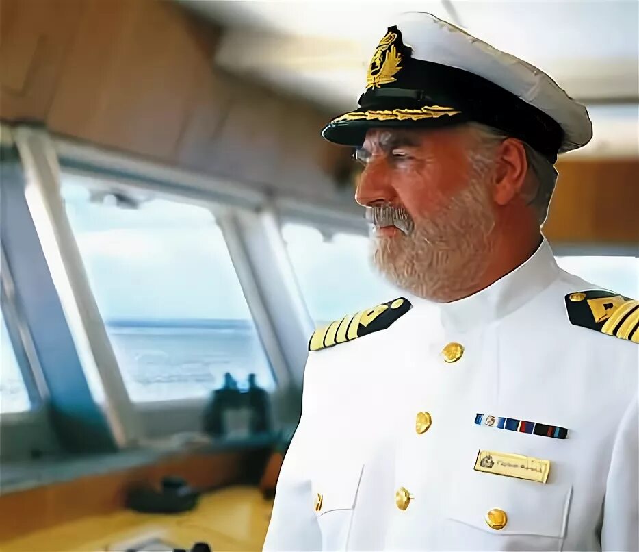 Капитан судна фото Commodore Ronald Warwick discusses his vision of QE’s future Cunard Queens