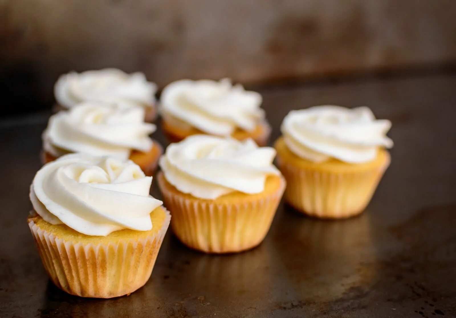 Капкейк с кремом фото All Food Considered: Mini Vanilla Bean Cupcakes - adapted from Ultimate Vanilla 
