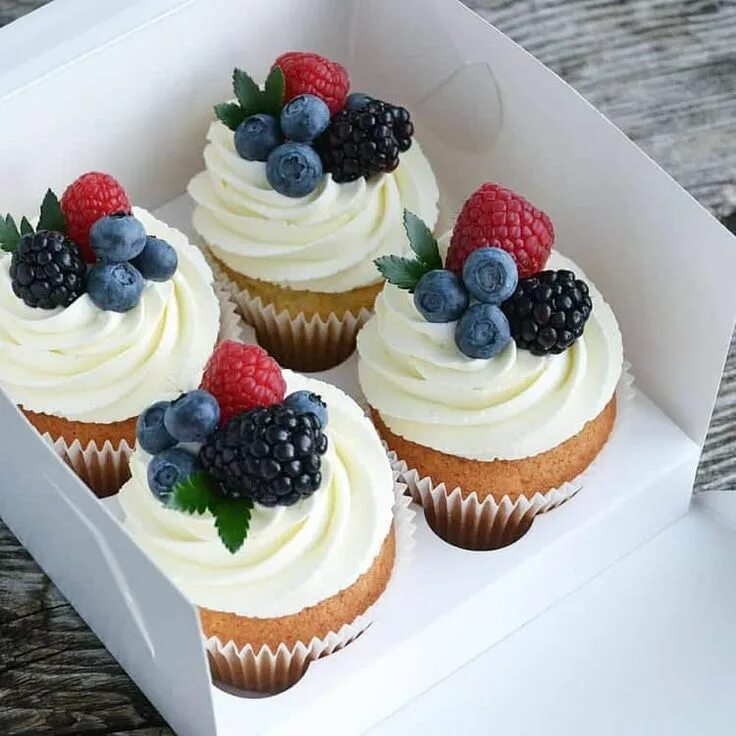 Капкейки фото красивые с ягодами Pin on Cake/Cupcakes