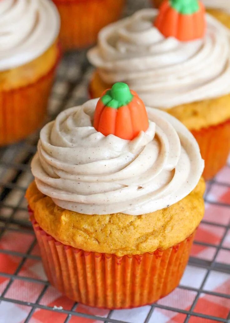 Капкейки из тыквы рецепт с фото пошагово Pumpkin Cupcakes with the most amazing Cinnamon Cream Cheese Frosting! The secre