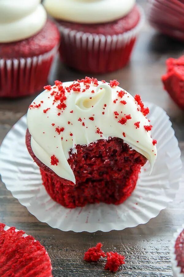 Капкейки красный бархат фото #cupcakes #cupcakes #sweets #velvet #velvet #sweets #bowl #bowl #red #one #redOn