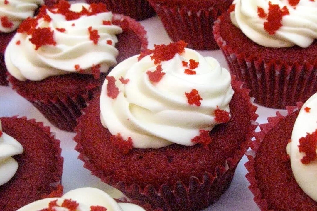Капкейки красный бархат фото Cupcakes de Bizcocho Red Velvet Autenticos - YouTube
