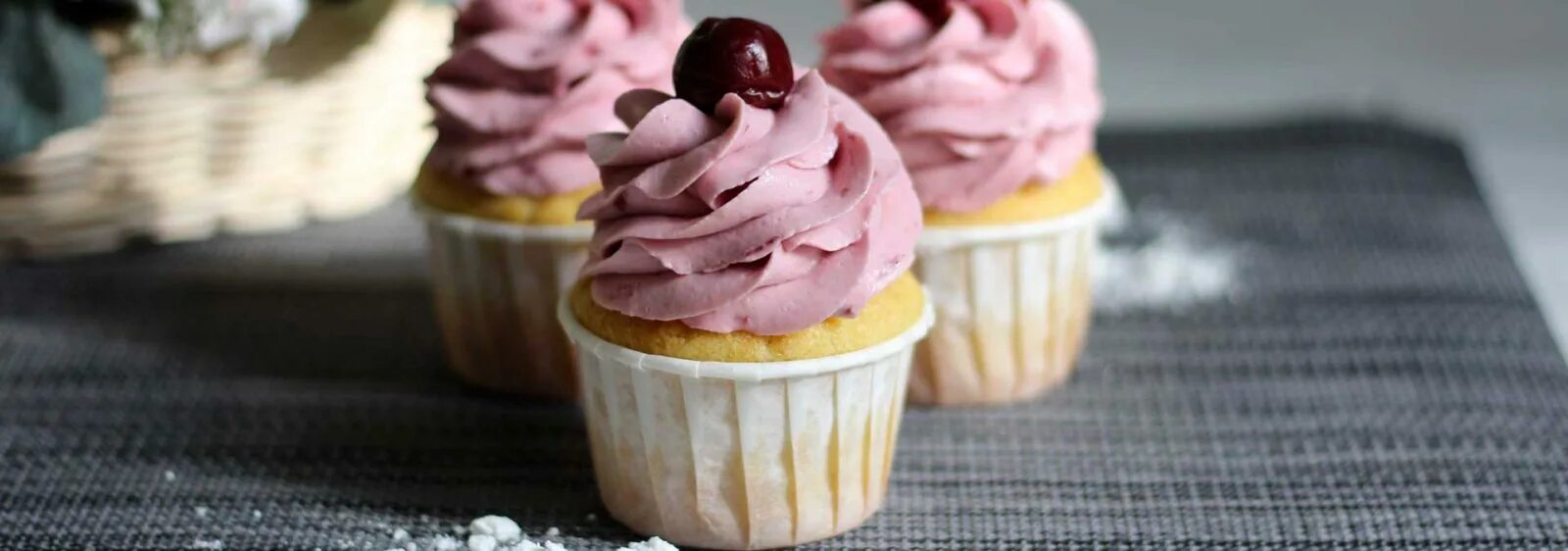 Капкейки на кефире фото Вишнёвые капкейки на кефире - Вкуснейший рецепт