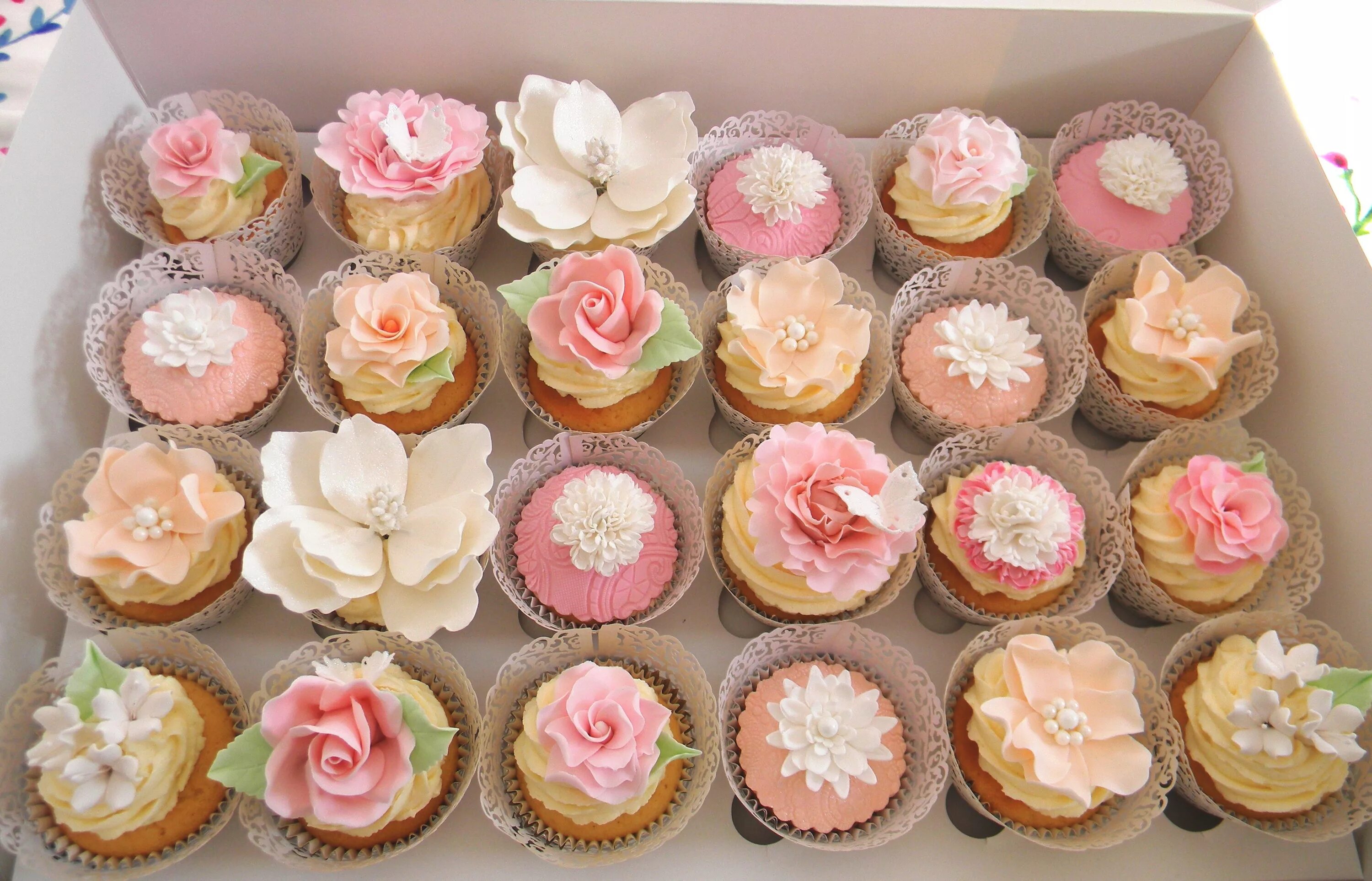 Капкейки на кефире фото Mixed flower cupcake set 1, all made from flower paste and edible. By Just call 