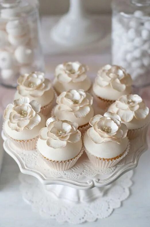 Капкейки на свадьбу фото Google Image Result for https://i.weddingomania.com/2017/01/37-neutral-colored-c