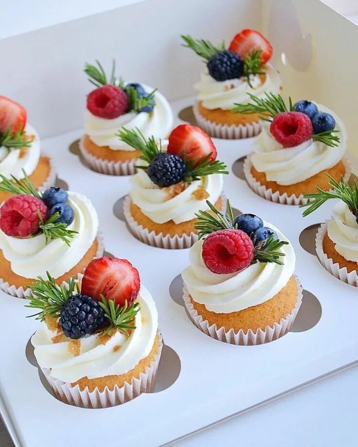 Капкейки оформление фото Champagne Wishes and Caviar Dreams Cupcake recipes, Cake desserts, Baking