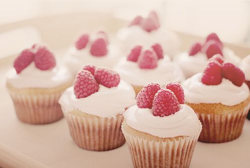 Капкейки с малиной фото Raspberry Vanilla Cupcakes Mini cheesecakes, Raspberry cheesecake recipe, Desser
