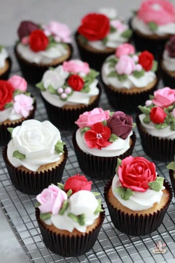 Капкейки в домашних условиях фото Lactose Free White Cake Cupcakes and Frosting Sweetopia Recipe Cake decorating, 