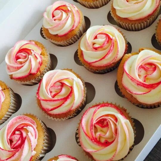 Капкейки в духовке рецепт с фото Raspberry & White Chocolate Cupcakes - Renshaw Baking Raspberry and white chocol