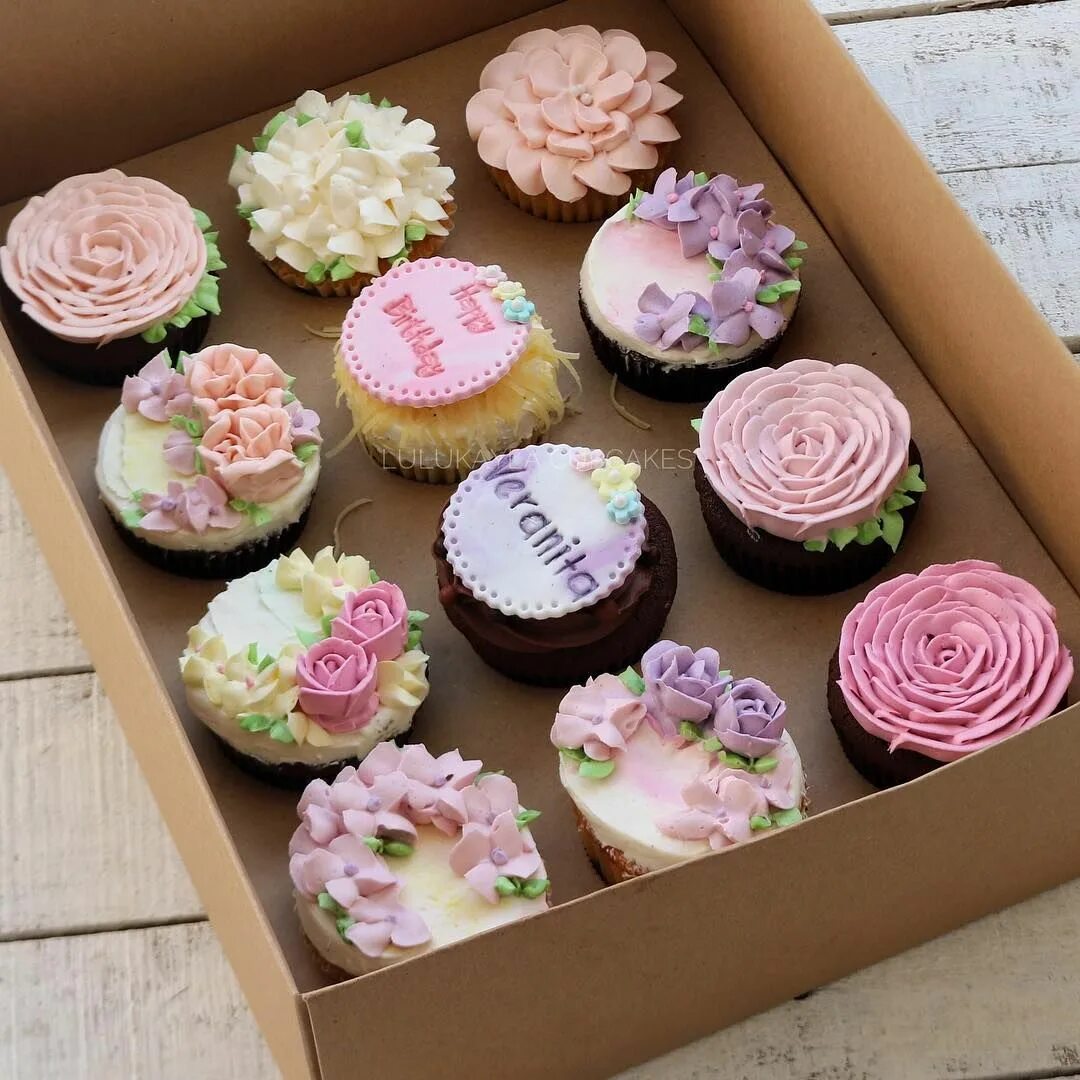 Капкейки в коробке фото #cakes #cake #flowercupcakelk #buttercreamcake #birthdaycake #cupcakes #cakeshop