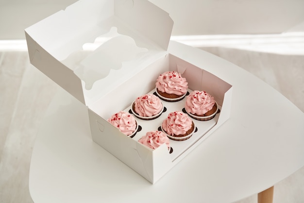 Капкейки в коробке фото Premium Photo Woman eating pink cupcake on a plate with a little spoon