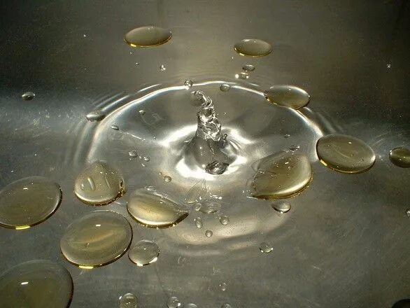 Капля масла на стекле фото Oil Divination - Lecanomancy Oils, Divination, Oil water