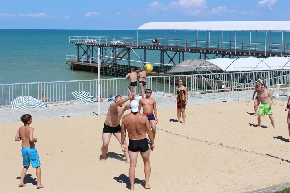 Капля моря фото Пляж Капли моря- один из лучших пляжей в Крыму. Песчаные пляжи протянулись вдоль