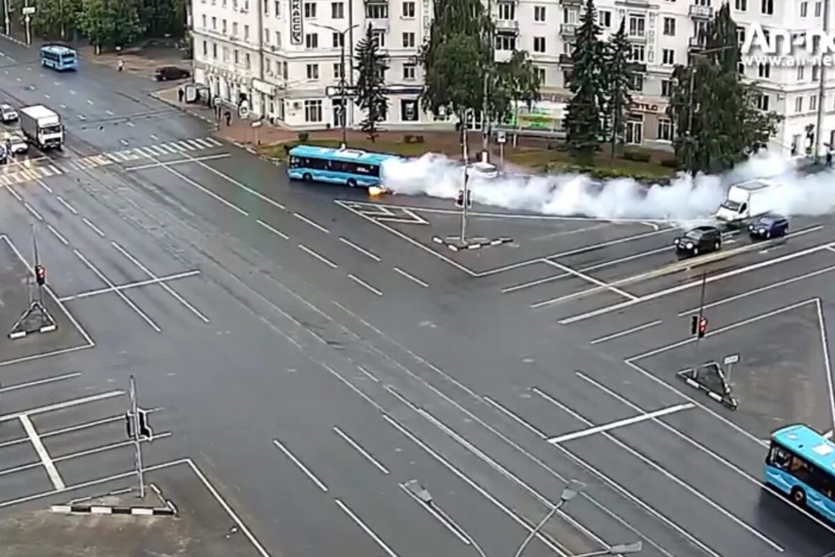 Капошвара тверь фото Автобус окутал дымом площадь Капошвара в Твери Твериград