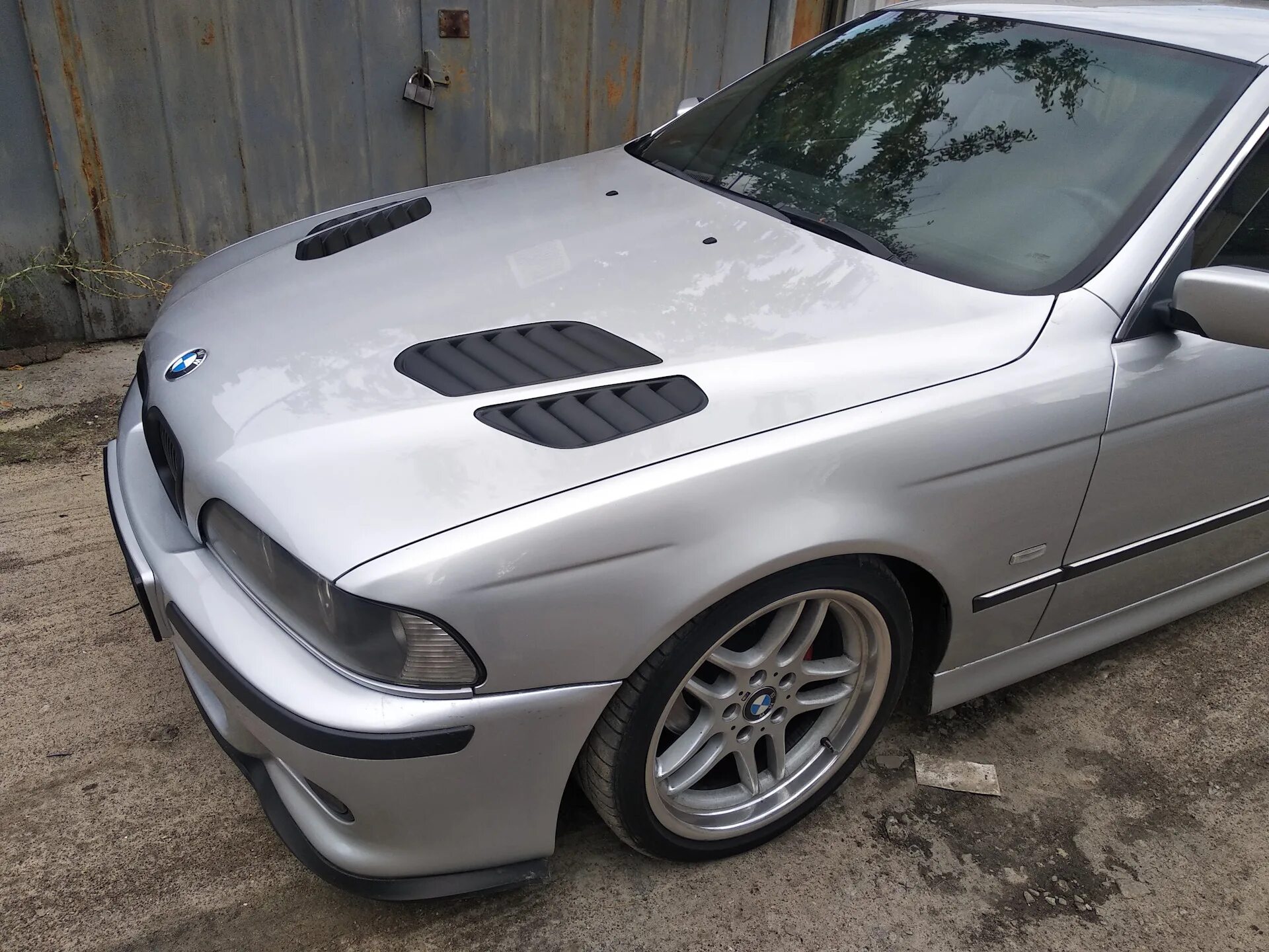 Капот бмв е39 фото Жабры в капот: ФИНАЛ - BMW 5 series (E39), 2,5 л, 1999 года тюнинг DRIVE2