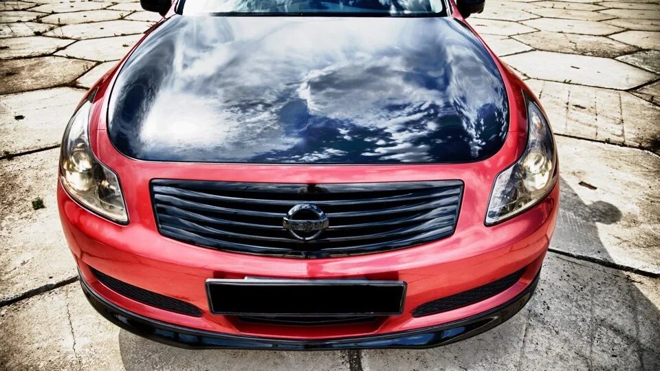 Капот машины фото Nissan Skyline (V36) 2.5 бензиновый 2007 "Красный скромняга" на DRIVE2
