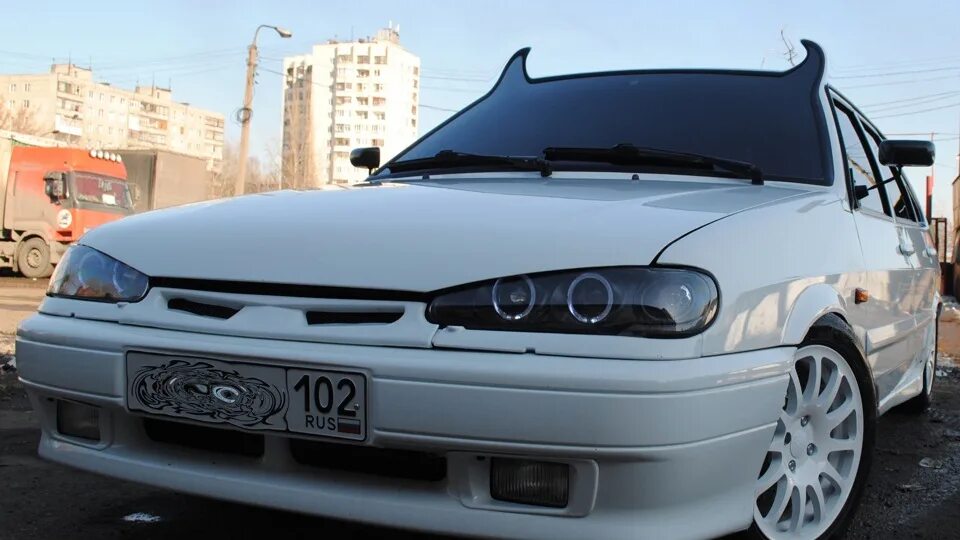 Капот на ваз 2114 тюнинг Lada 2114 1.6 бензиновый 2010 Белое облако на DRIVE2