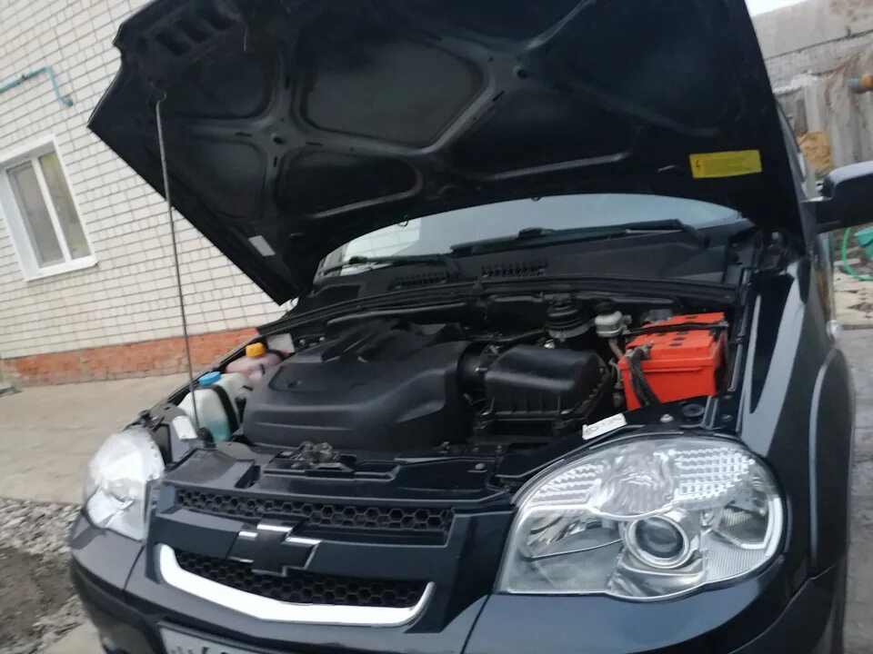 Капот нива шевроле изнутри фото Обивка(утеплитель) капота - Chevrolet Niva GLX, 1,7 л, 2011 года стайлинг DRIVE2