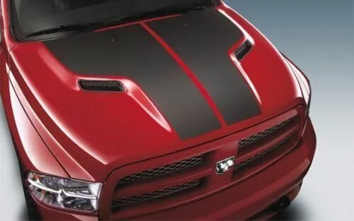 Капот тюнинг фото 2009-2018 Dodge Ram 1500 черная футболка полоска капюшон наклейка аппликация эмб