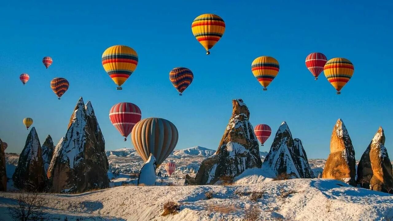 Каппадокия зимой фото Картина на холсте 60x110 LinxOne "Природа, пейзаж" интерьерная для дома / на сте