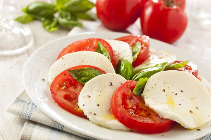 Капрезе рецепт с фото с соусом L'insalata caprese Mangiarebuono.it Caprese, Italian recipes, Cooking italian fo