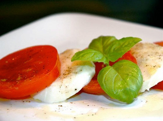 Капрезе рецепт с фото с соусом Капрезе с соусом песто рецепт - Итальянская кухня: Салаты. "Еда"