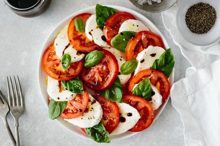 Капрезе рецепт с фото с соусом The best Caprese Salad made from fresh tomatoes, mozzarella and basil leaves! It