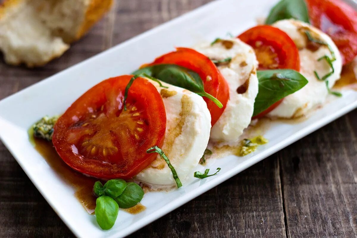Капрезе рецепт с фото с соусом Caprese Salad with Pesto Dressing Cuisine, Légumes, Régime