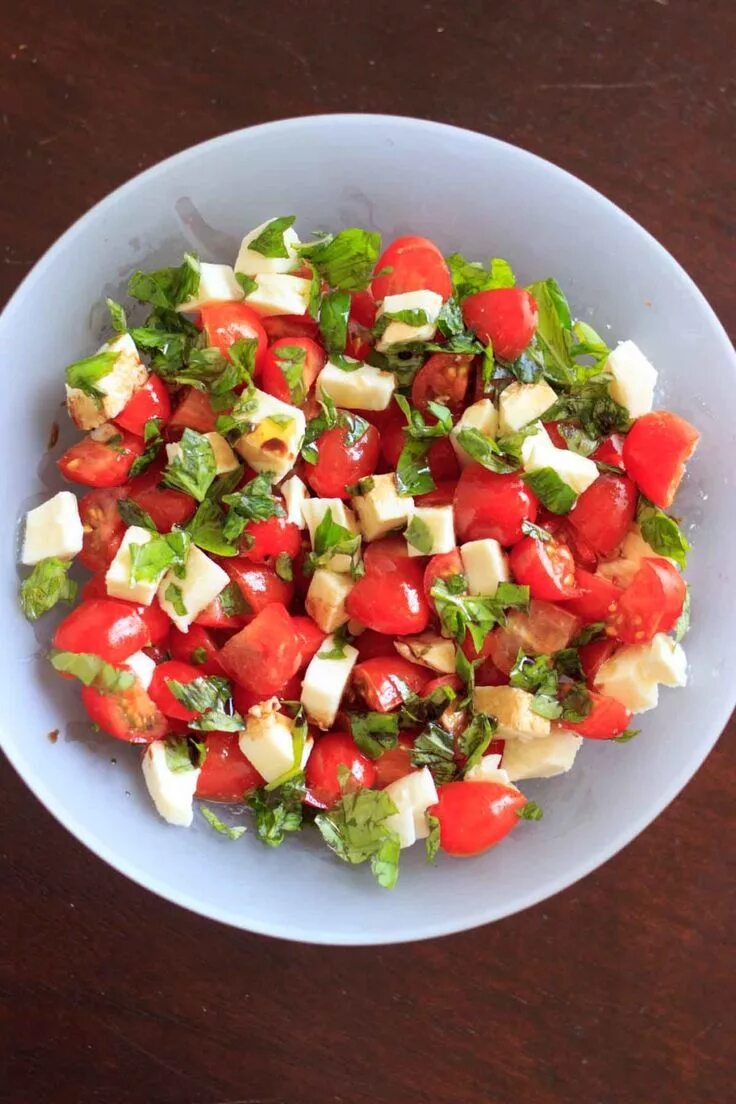 Капризе салат фото Chopped Caprese Salad Recipe Recipe Caprese salad recipe, Chopped caprese salad 