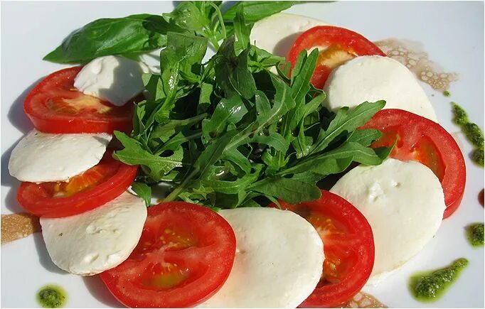 Капризе салат фото http://www.burgermeister.ru/doc/menu/salad/caprese Капрезе, Салат с моцареллой, 