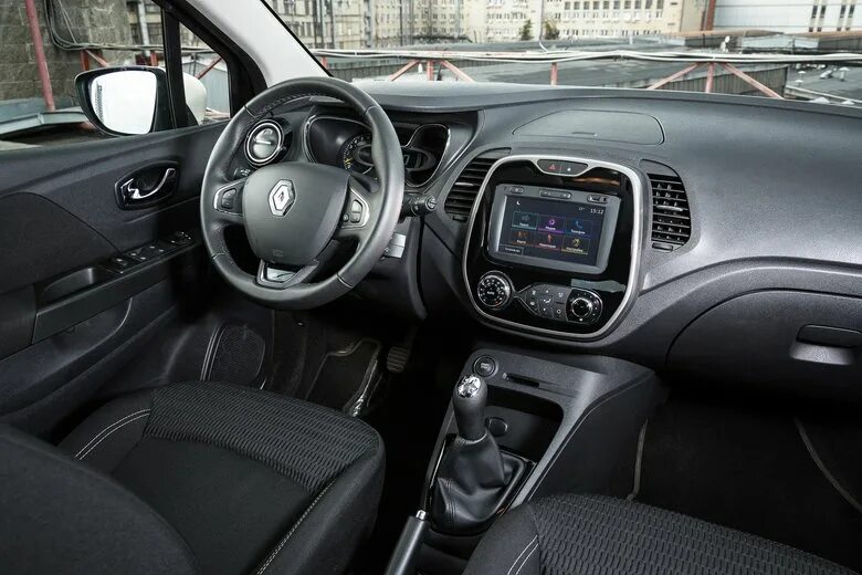 Каптур фото салона внутри Городские против деревенских. Renault Kaptur против Renault Duster