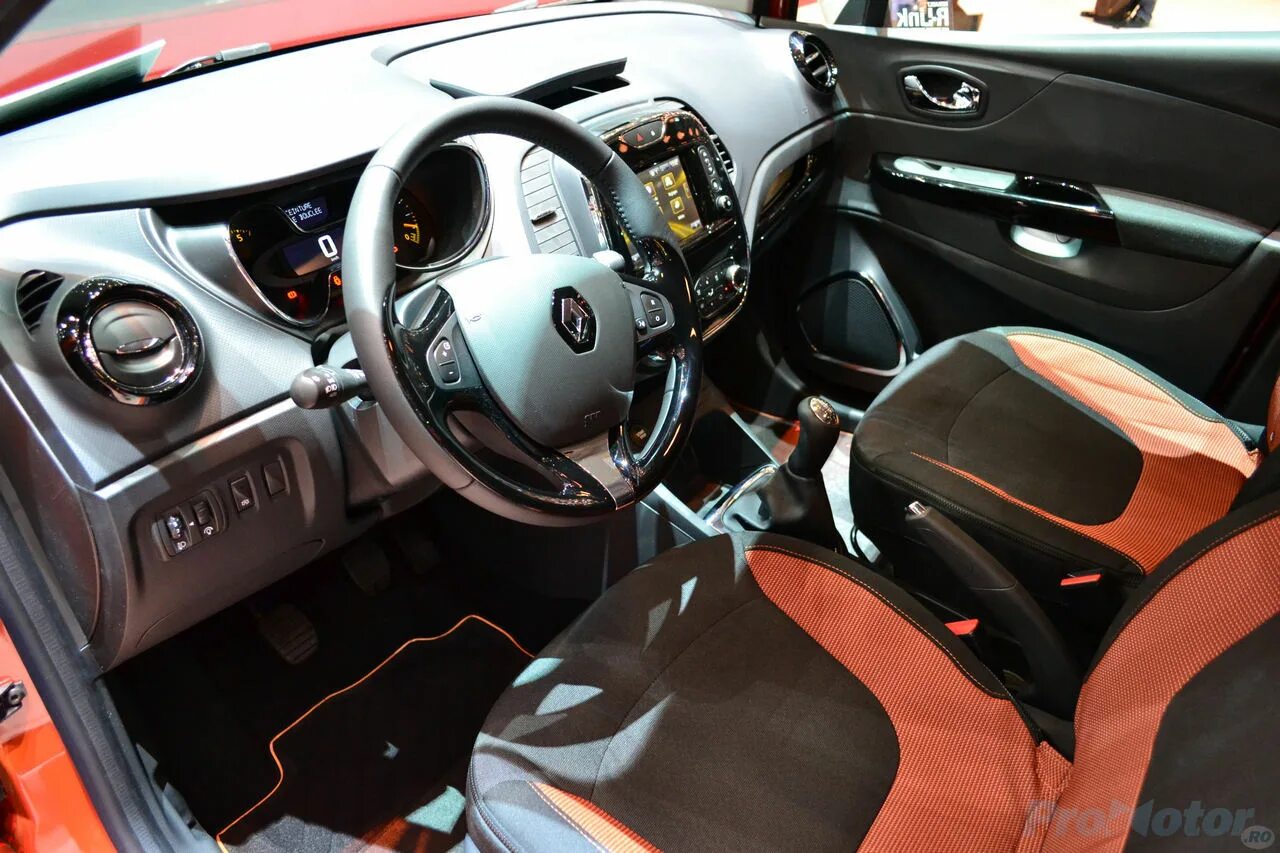 Каптур тюнинг салона Фото салона Renault Captur (20)