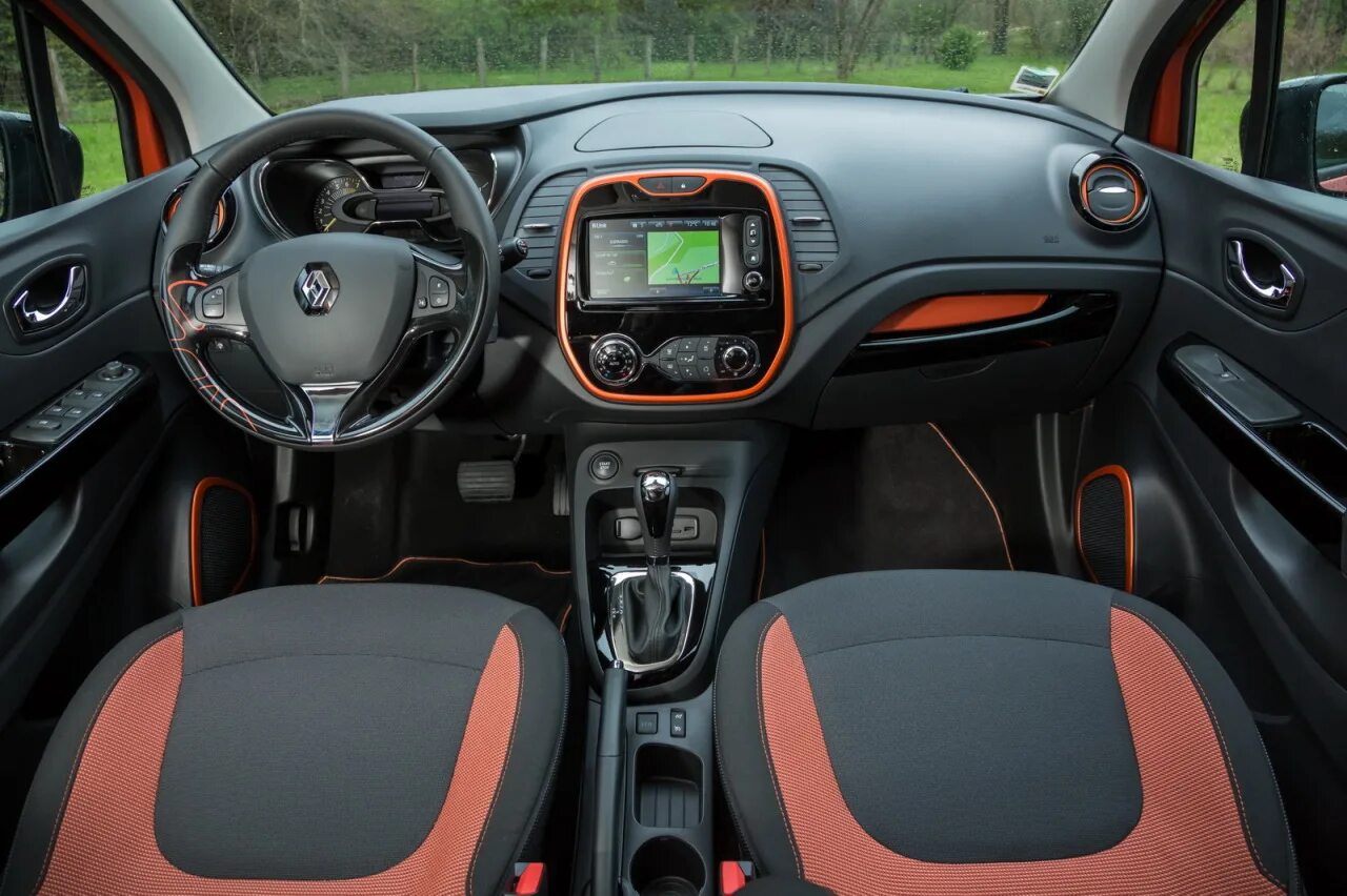 Каптур тюнинг салона Citroën C4 Cactus vs Renault Captur : match des prix