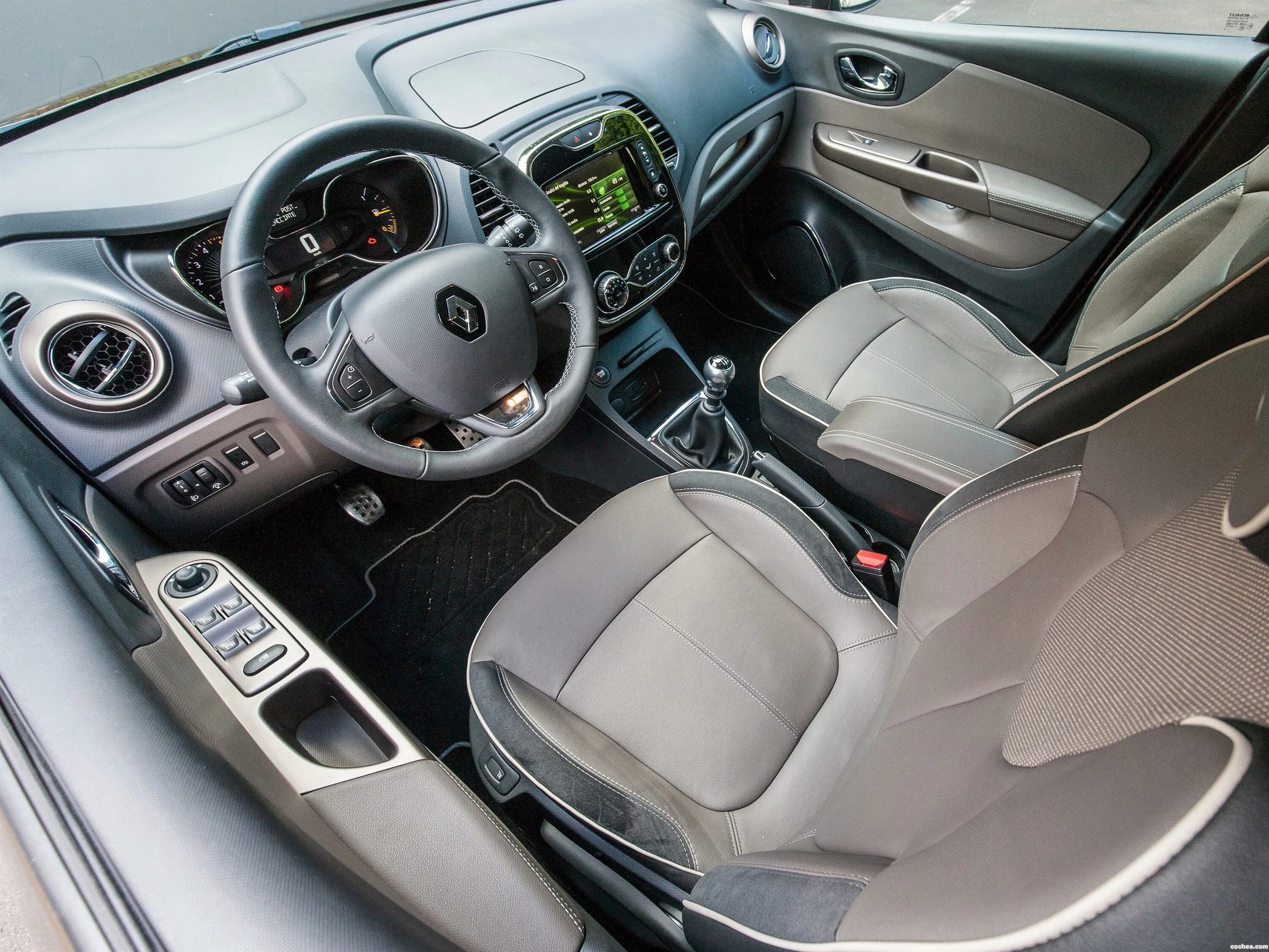 Каптур тюнинг салона Fotos de Renault Captur Iconic 2015