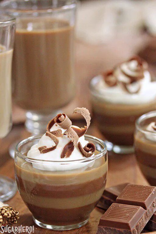 Капучино с шоколадом фото Layered Coffee Panna Cotta From SugarHero.com Coffee drink recipes, Coffee desse