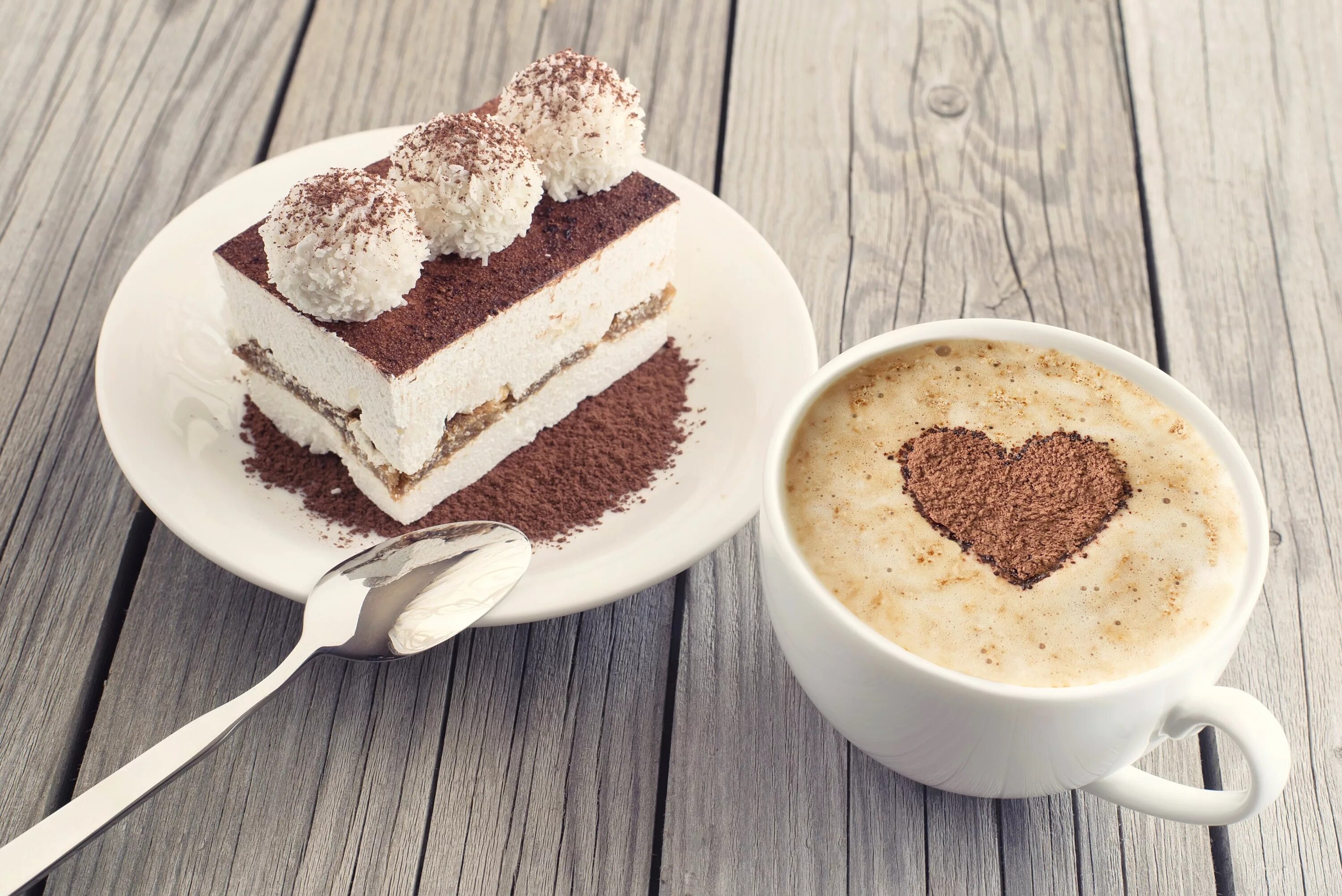Капучино с шоколадом фото A cup of cappuccino with a cake on the table Desktop wallpapers 1024x1024