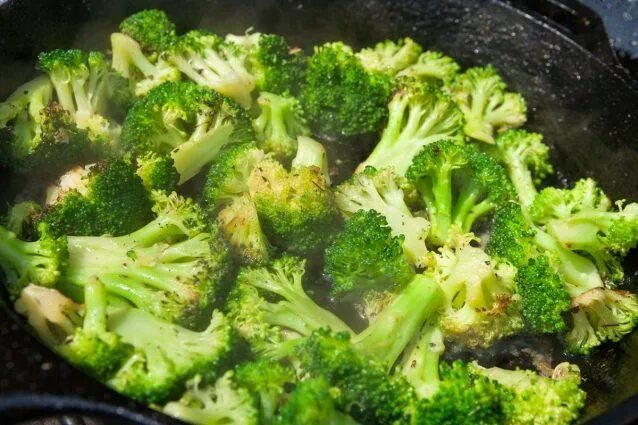 Капуста брокколи фото рецепты приготовления на сковороде Broccoli in padella: la ricetta facile e veloce del contorno sfizioso Recipe But