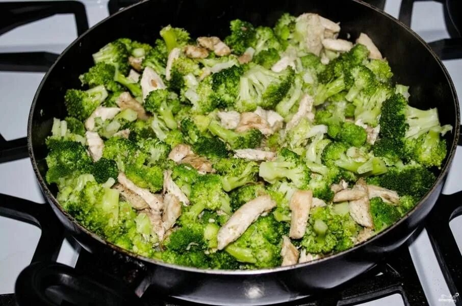 Капуста брокколи фото рецепты приготовления на сковороде Курица с брокколи в сливках Recipe Broccoli, Food, Vegetables