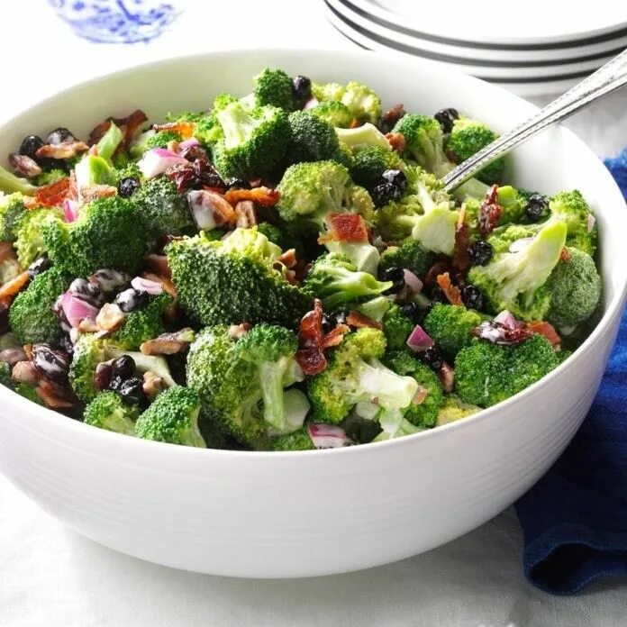 Капуста брокколи салаты с фото Pin by Suzy George on recipes Bacon pea salad, Broccoli salad bacon, Crunchy bro