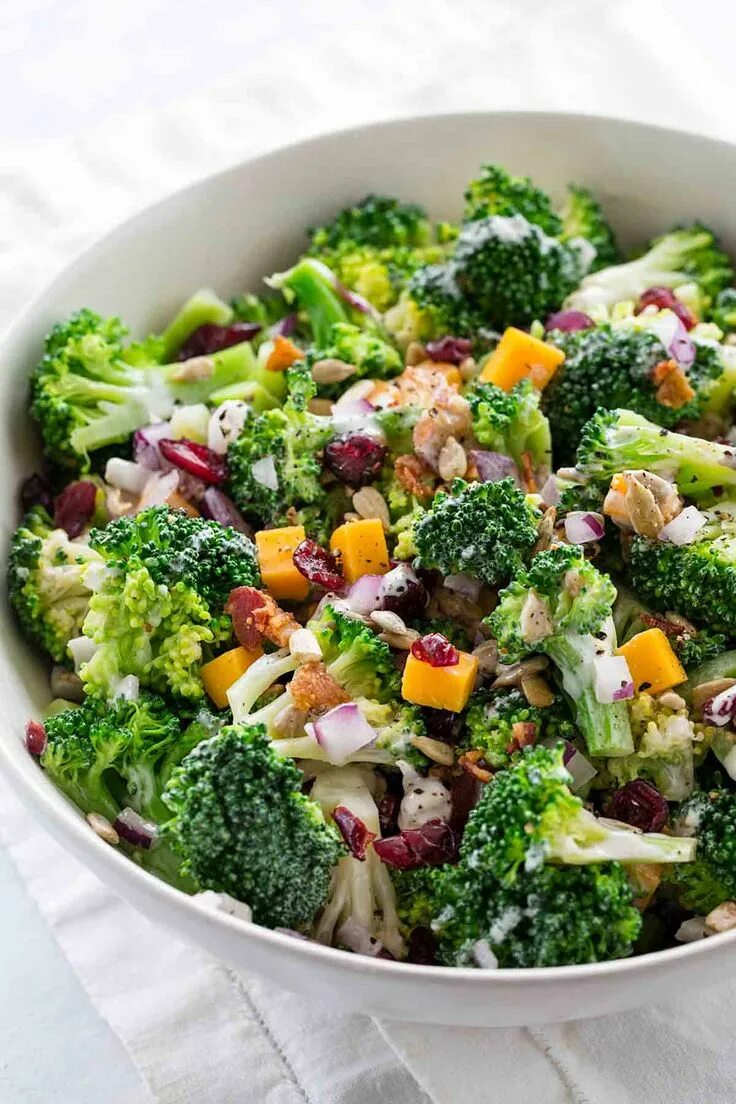 Капуста брокколи салаты с фото Broccoli Salad with Creamy Yogurt Dressing Recipe Homemade salads, Vegetarian sa