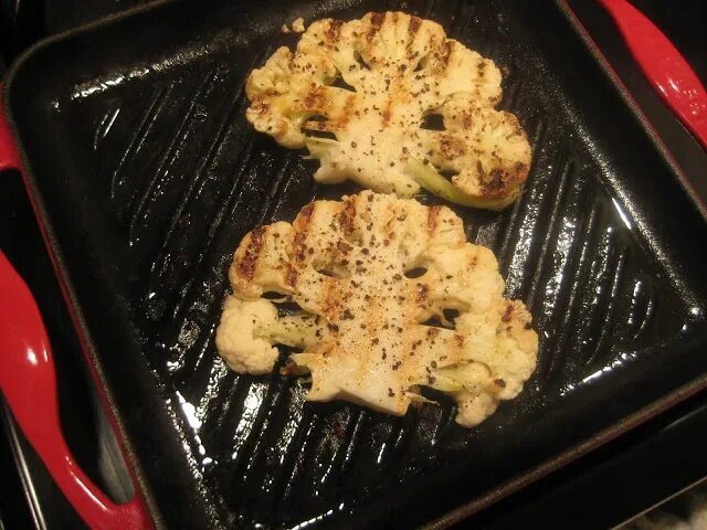 Капуста гриль рецепты с фото Grilled Cauliflower Steak Cauliflower steaks grilled, Cauliflower, Cauliflower s