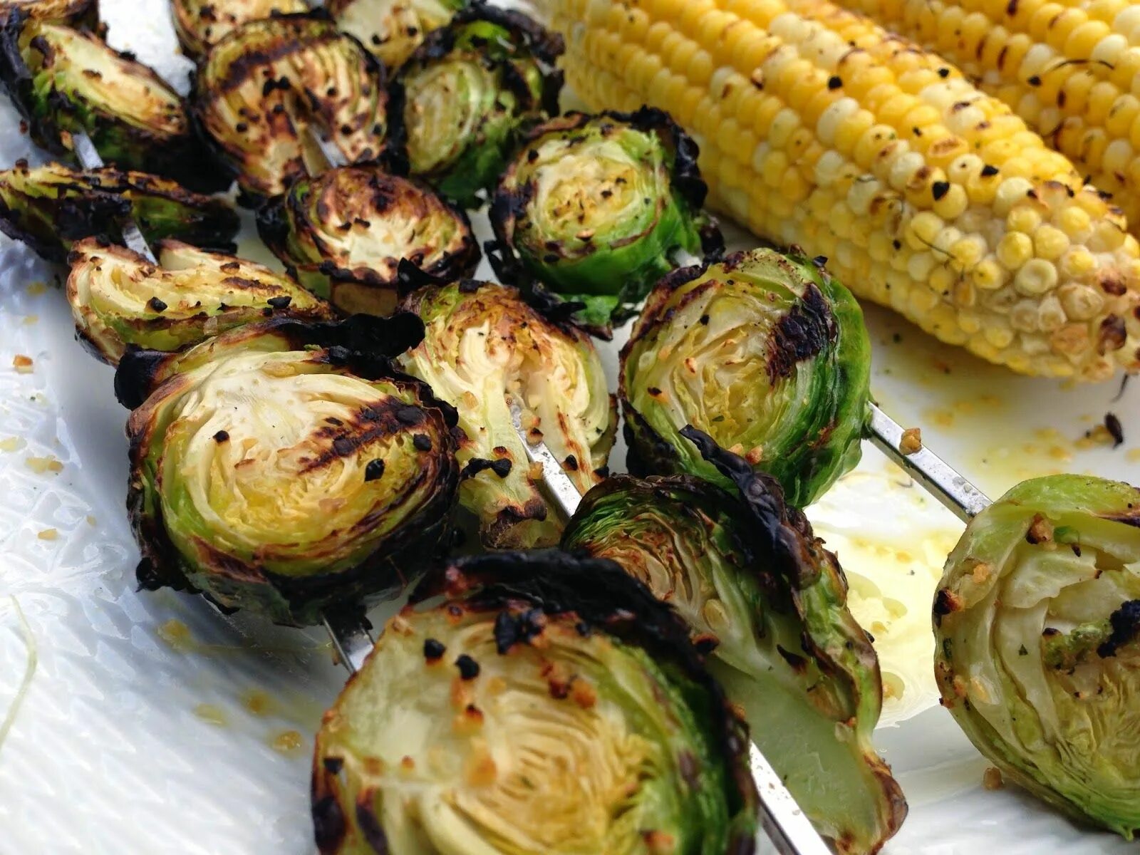 Капуста гриль рецепты с фото Grilled Brussels Sprouts Kabobs Top Vegetarian Recipes Sprouts, Kabobs, Vegetari