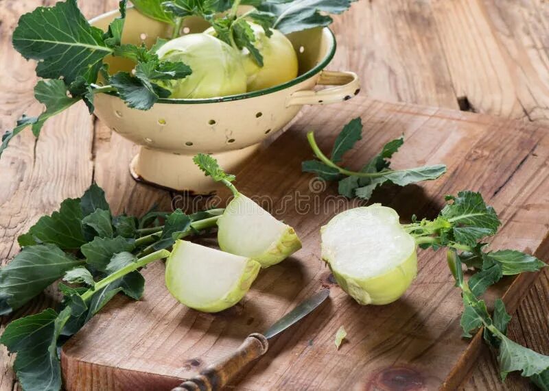 Капуста кольраби фото полезные свойства рецепты приготовления Kohlrabi Cabbage on Dark Wooden Stock Image - Image of full, brassica: 50375539
