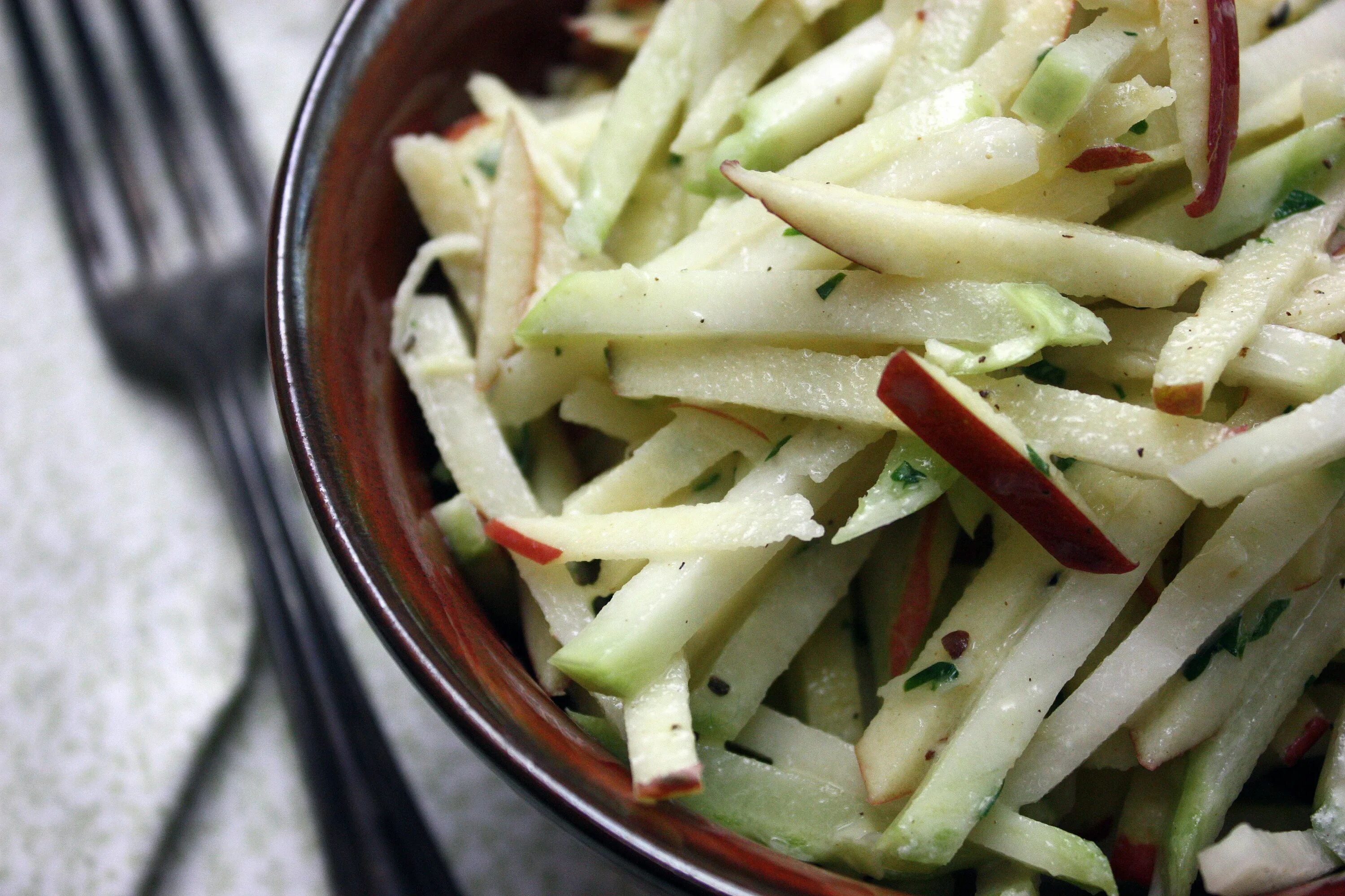 Капуста кольраби рецепты приготовления с фото Kohlrabi and Apple Slaw Kohlrabi slaw, Slaw, Apple slaw