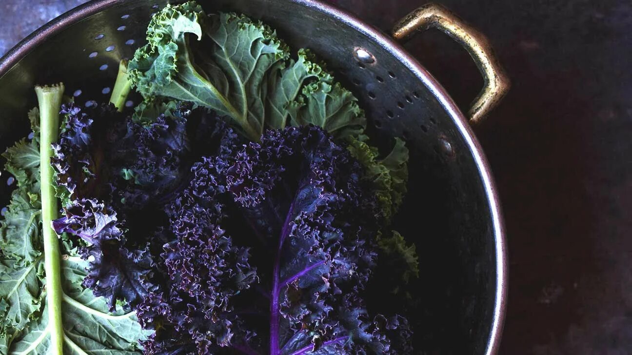 Капуста листовая рецепты приготовления с фото Pin by Sue Cameron on Vegetable Recipes Alkaline diet recipes, Kale benefits hea
